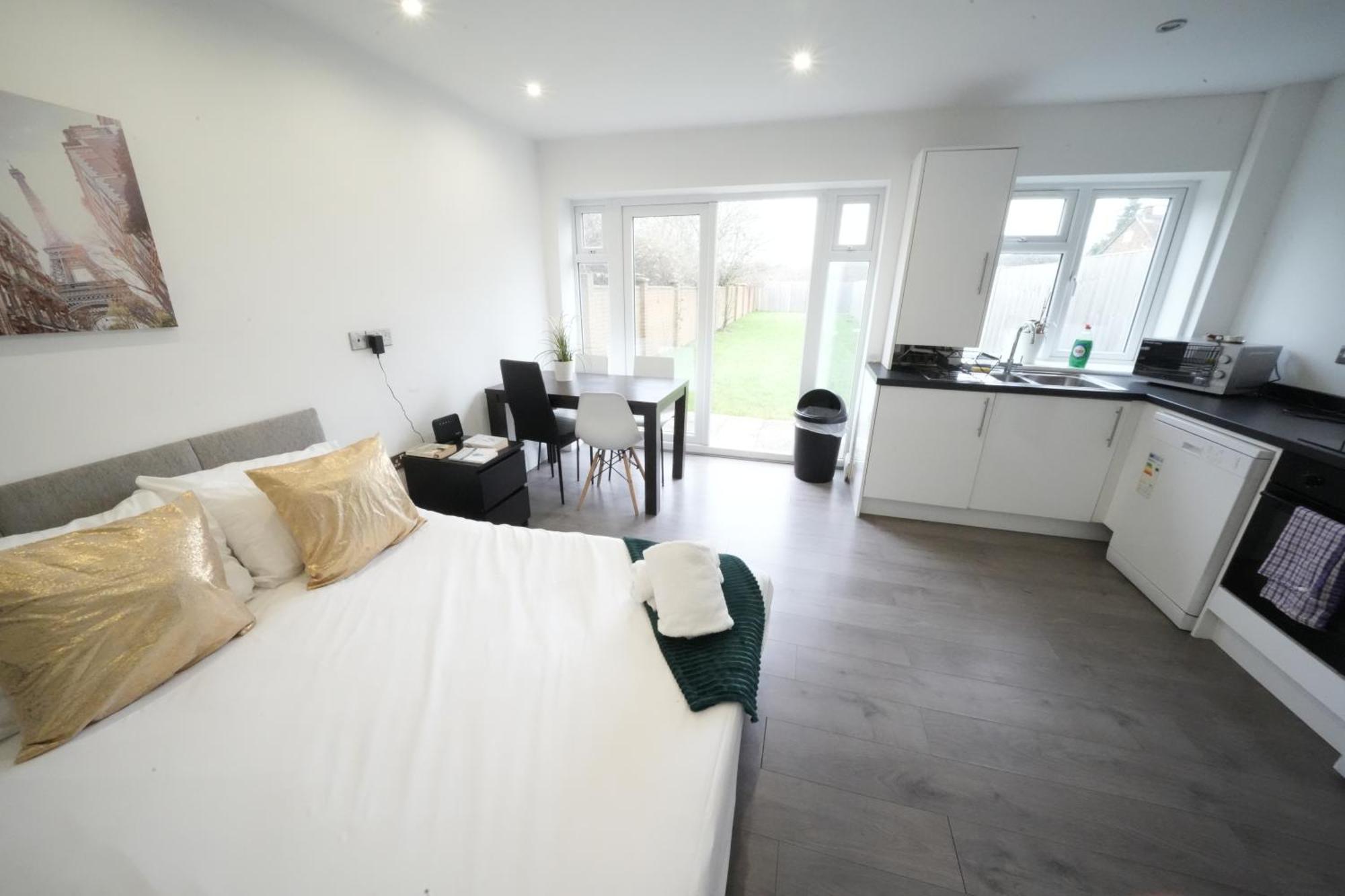 The Hatton Rooms Harlington  Extérieur photo